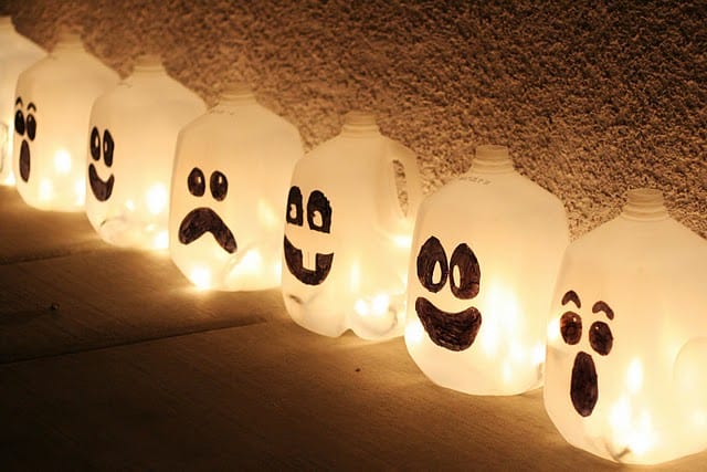 Frugal Halloween Decoration Idea: Ghost Lights!