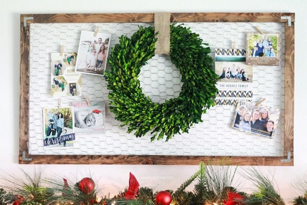 Holiday greeting cards are not a thing of the past! more and more people are sending out pictures and lots of other holiday treats! Have an organized spot in your house for them by using these holiday greeting cards decor ideas!